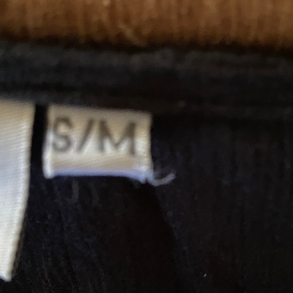 Boutique Chic Black Ruffled Women's Tunic - Picture 4 of 4